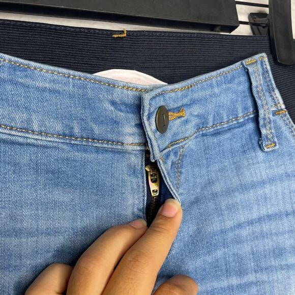 Isabel Maternity Womens Shorts Size 27 Denim Blue Light Wash Midi Jean - Picture 11 of 12